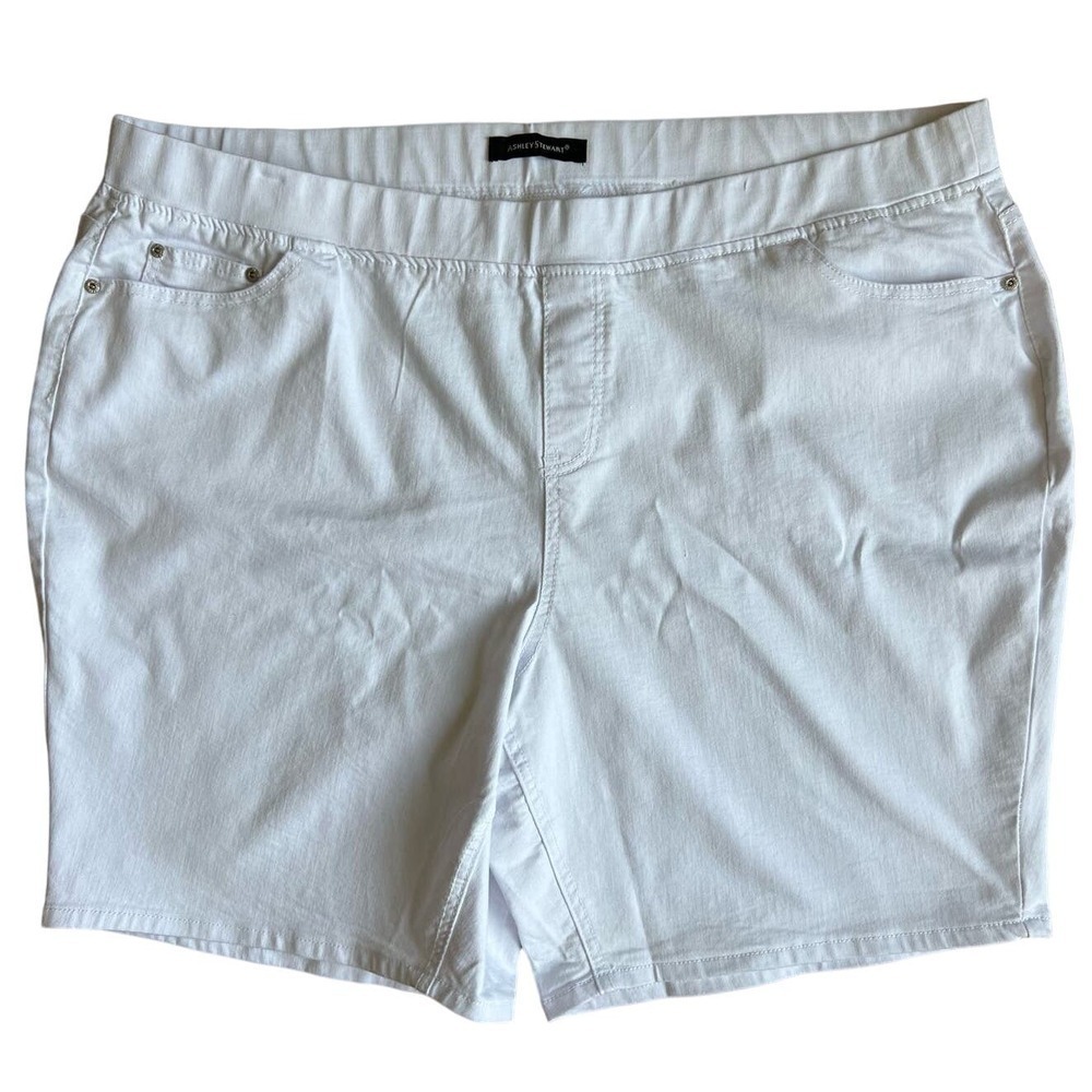 NWT Ashley Stewart Elastic Waistband Pull-On Denim Shorts, Bermuda White size 26